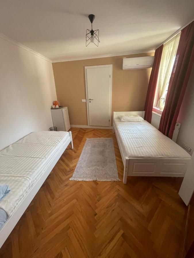 Guesthouse 12A Приштина Экстерьер фото